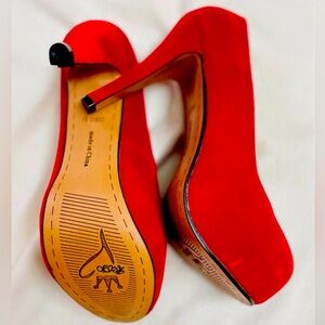 Never got a chance to wear this Beauty. Don’t really wear heels that much.